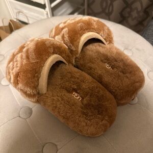 UGG Fluffy Slippers – Size US 5 (Fits US 6) – Brand New